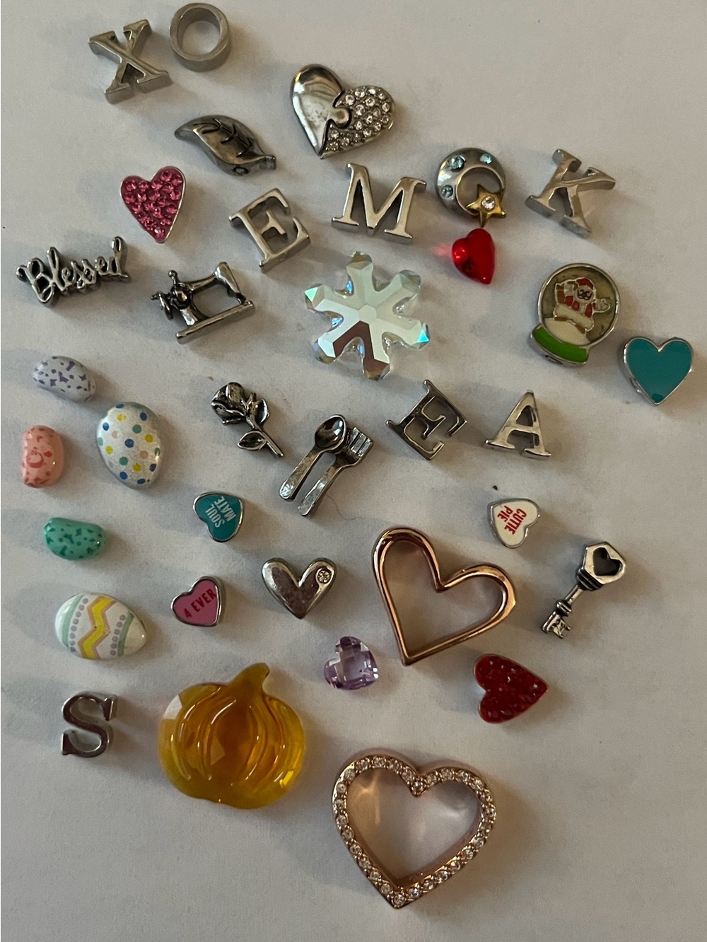 Assorted Women's Heart & Charm Brooch Set in Multicolor